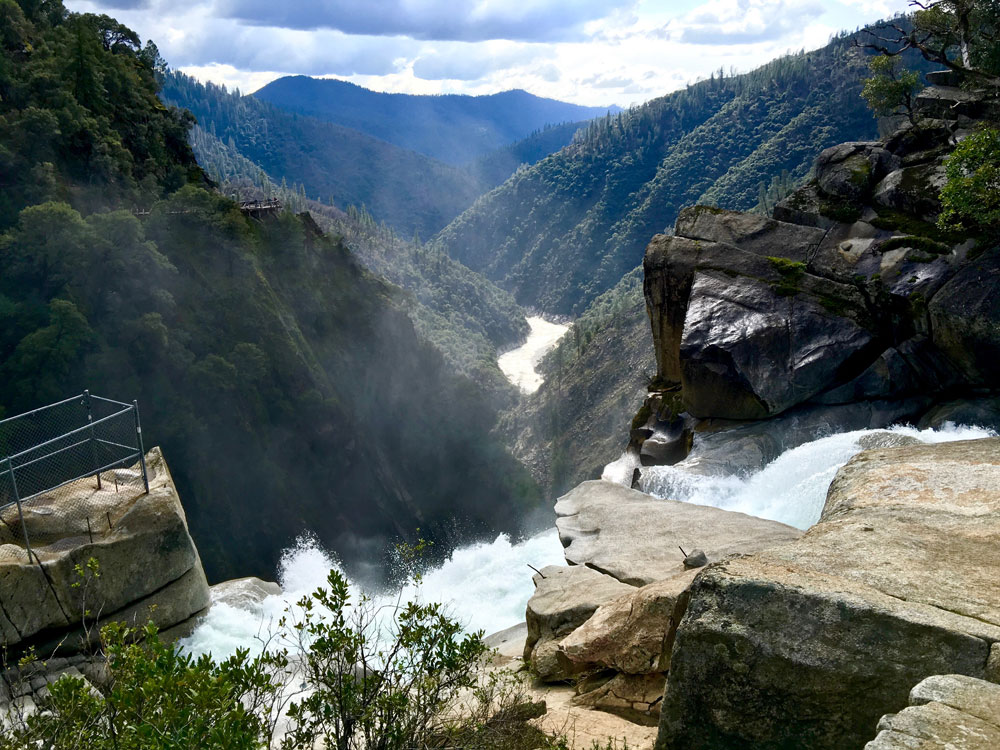 Looking from the edge of Feather Falls across to the lookout platform and down to the Feather River.