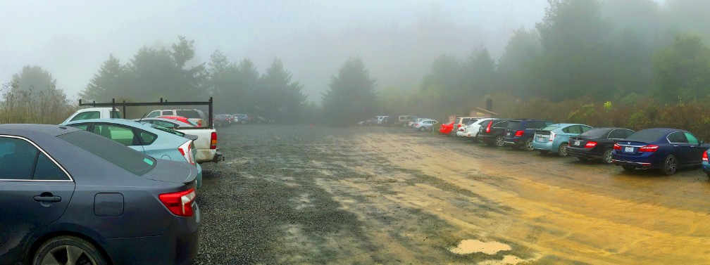 The parking lot at the Polomarin Trailhead can fill up early on weekends and holidays.