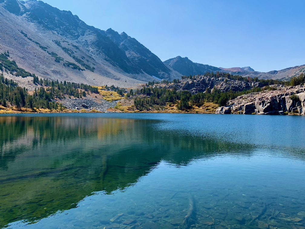 Cooney Lake on the Virginia Lakes Trail has really clear water through which the bottom can be seen.